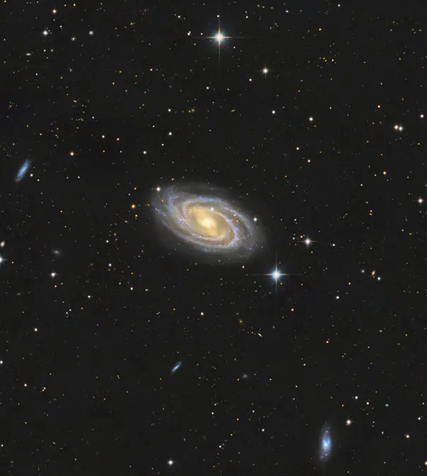 СПИРАЛЬНАЯ ГАЛАКТИКА МЕССЬЕ 109, ПОХОЖАЯ НА НАШУ ГАЛАКТИКУ